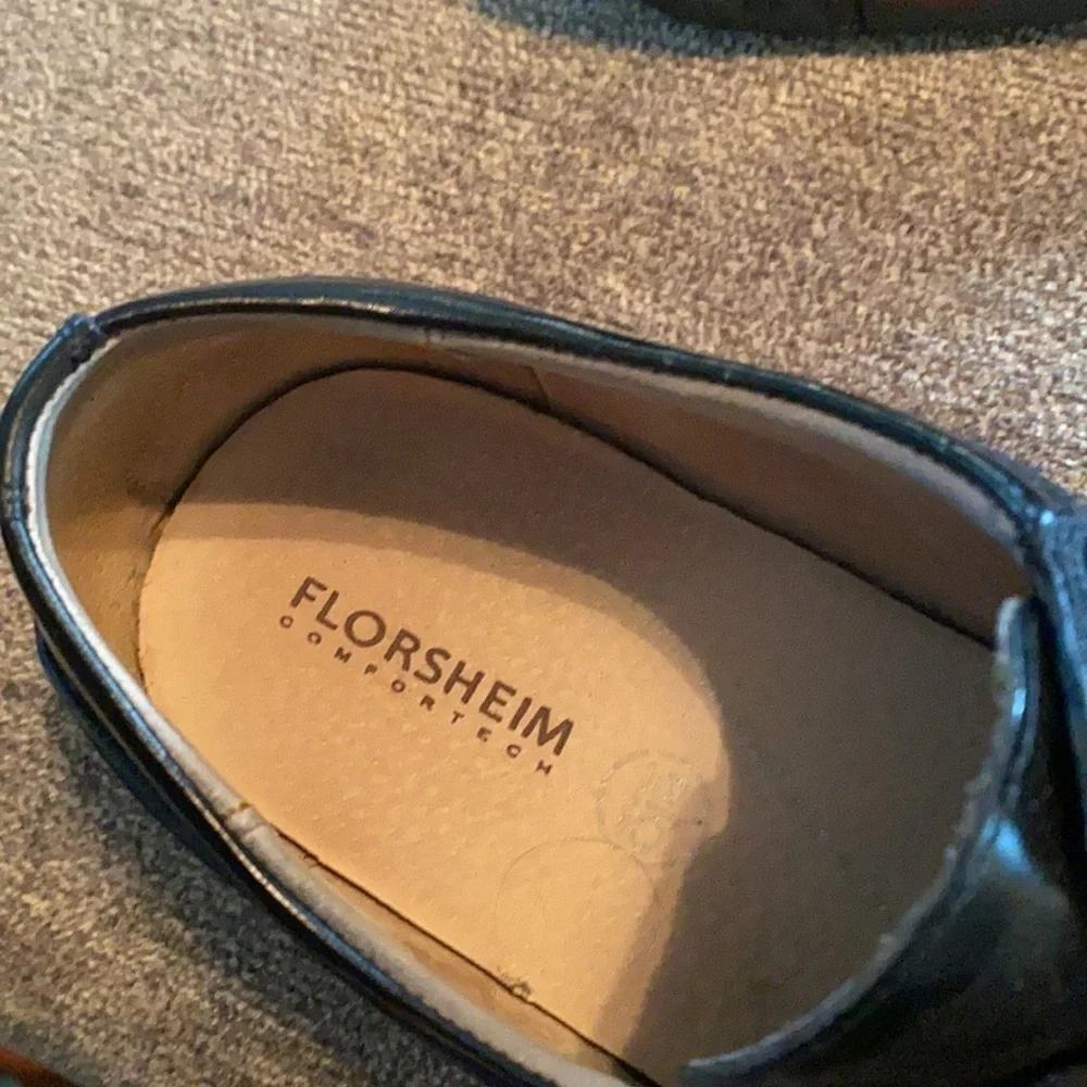 𝅺florsheim men’s dress shoes; size 10.5